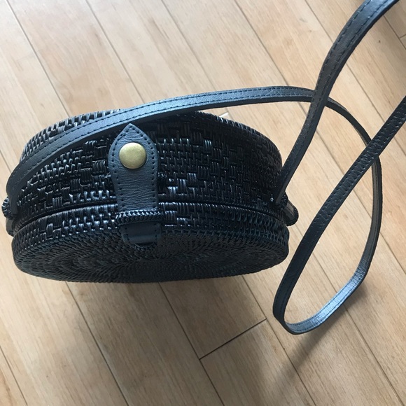 Adorable black round rayan bag by The Canyon - Picture 2 of 7